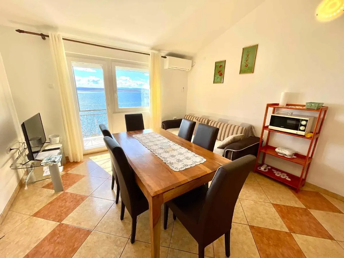 Apartments In Crikvenica 44015