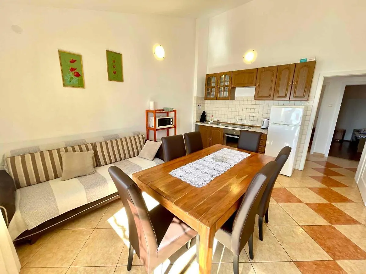Apartments In Crikvenica 44015