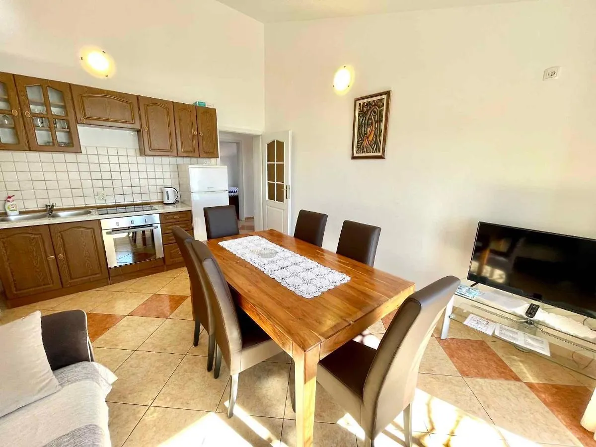 Apartments In Crikvenica 44015