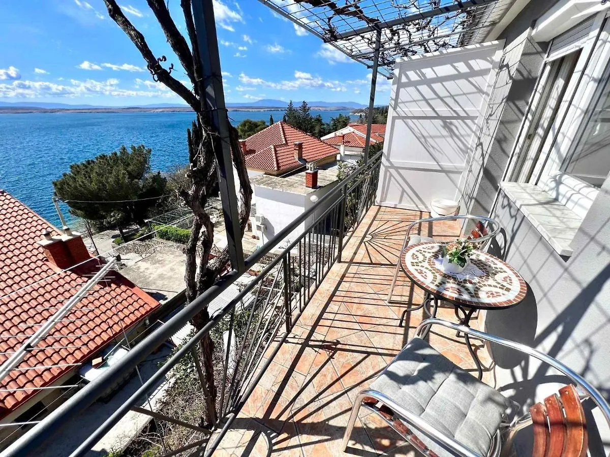 Apartments In Crikvenica 44015