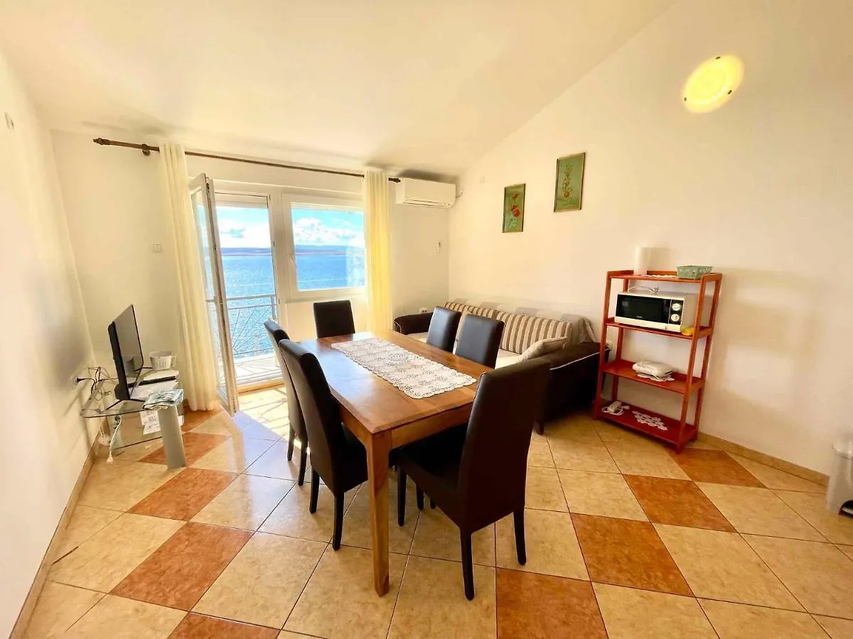 Apartments In Crikvenica 44015