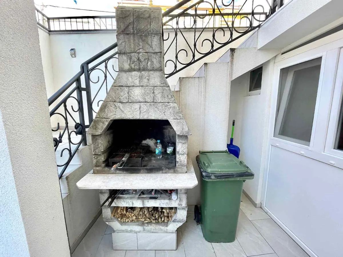 Apartments In Crikvenica 44015